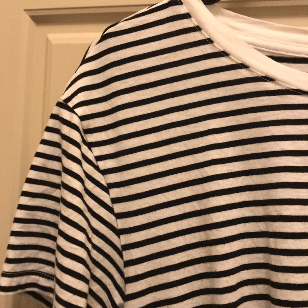 Striped, light-weight tee with flirty drawstrings - Picture 5 of 5